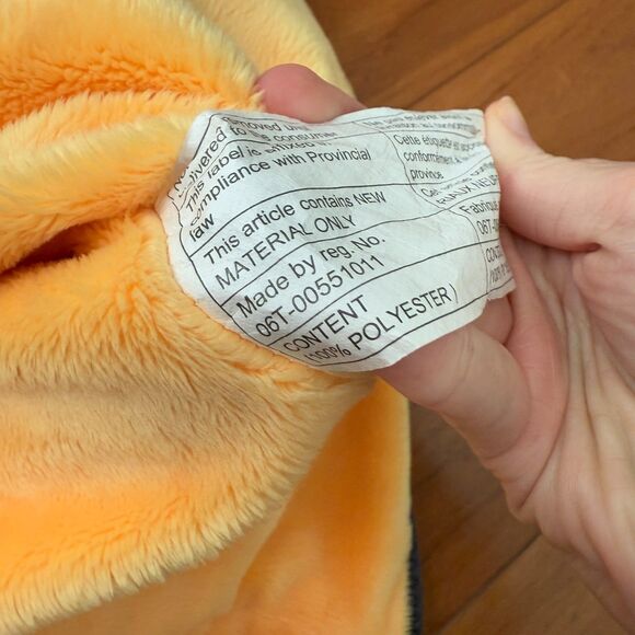 Women Lululemon Glacier Vest Puffer Vest in Fire Rapid Yellow Size 8 - Picture 8 of 9